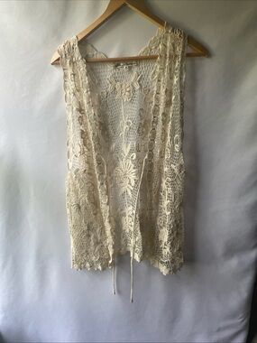 Solitaire Crochet Lace Open Front Vest in Ivory